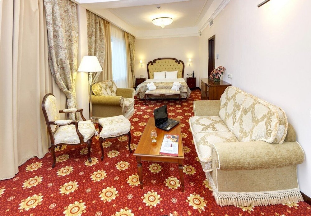 Deluxe Studio Suite