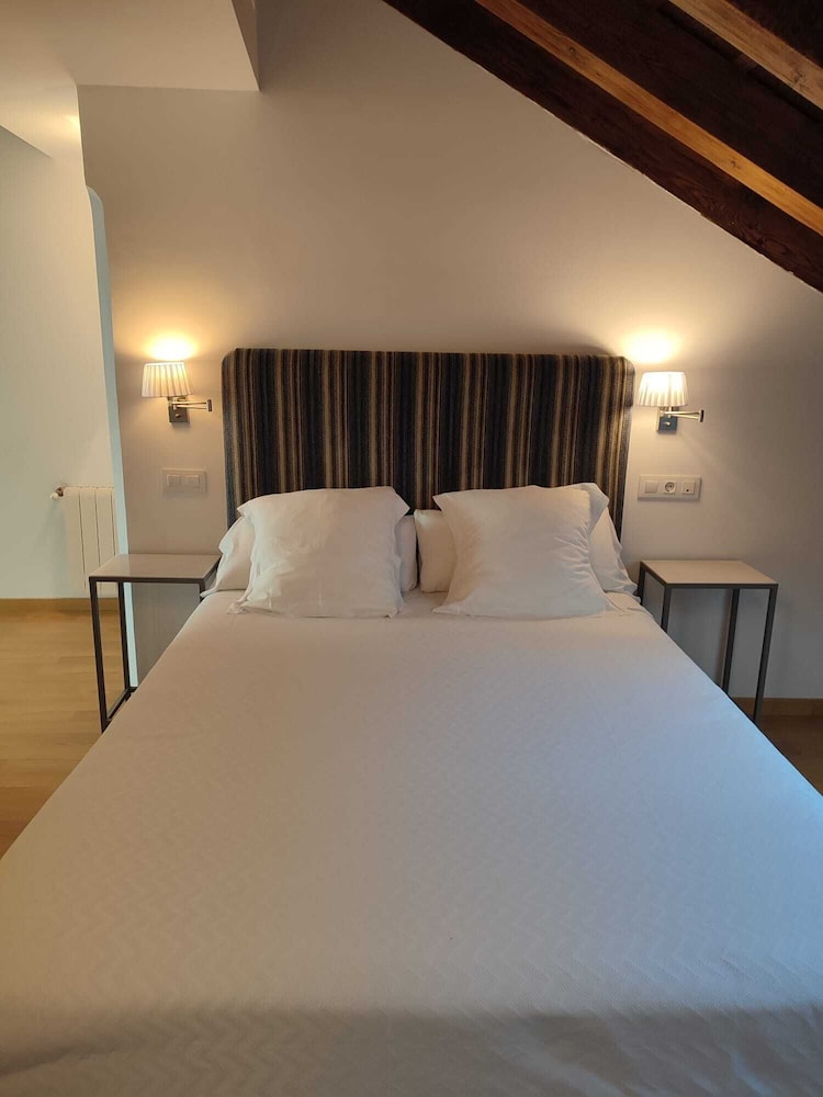 Double Room - Photo 6