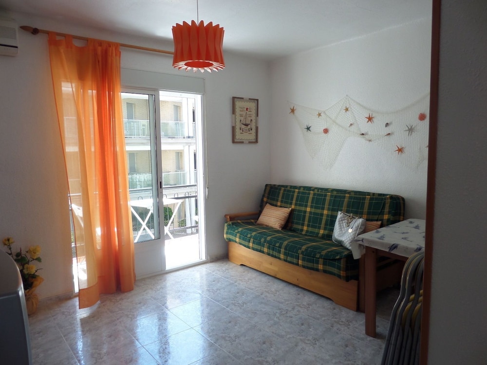 Apartamento de 1 habitación con balcón y vista parcial al mar