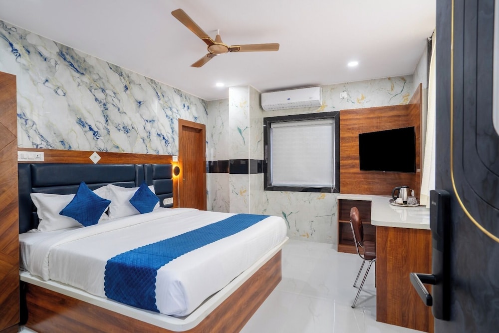 Deluxe Double Room, City View