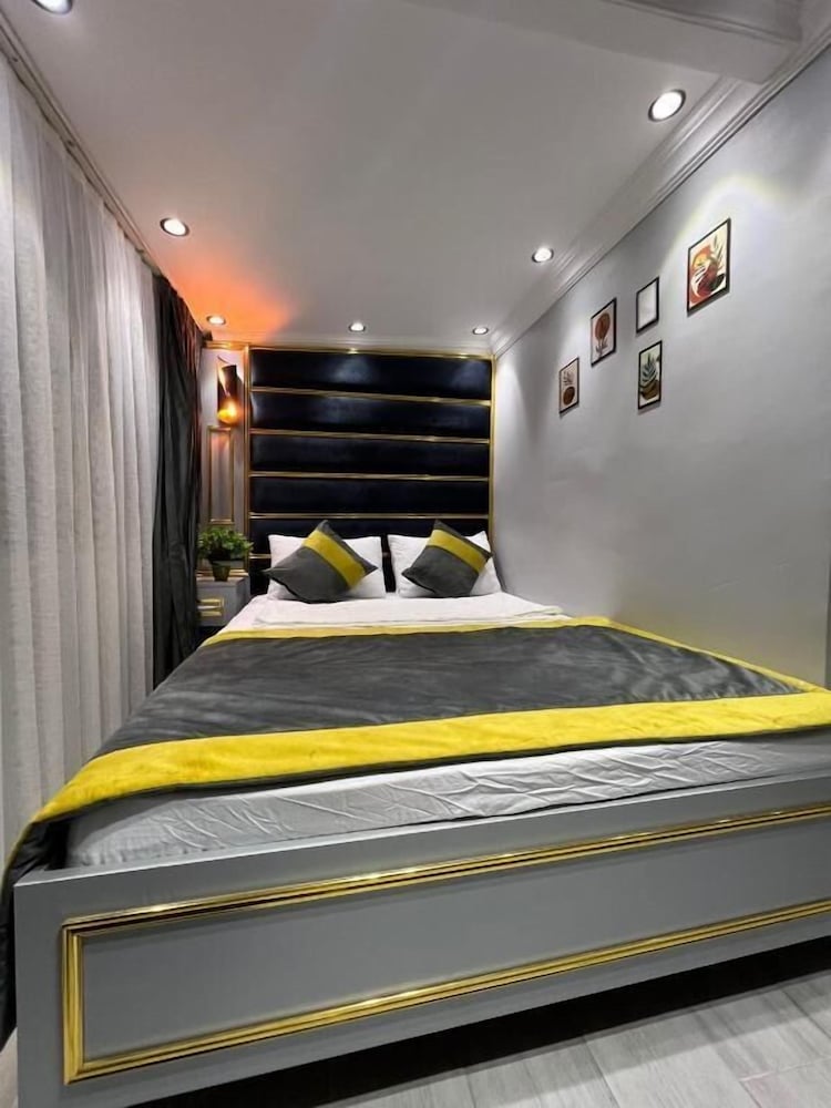 Deluxe Studio Suite photo 2