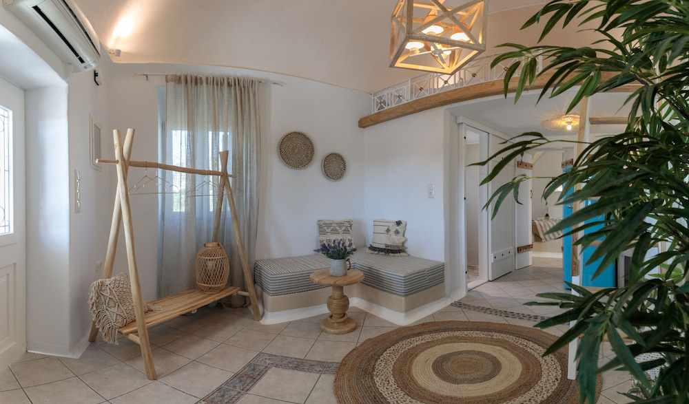 Luxury Suite, 1 King Bed, Lanai, Mountain View photo 3