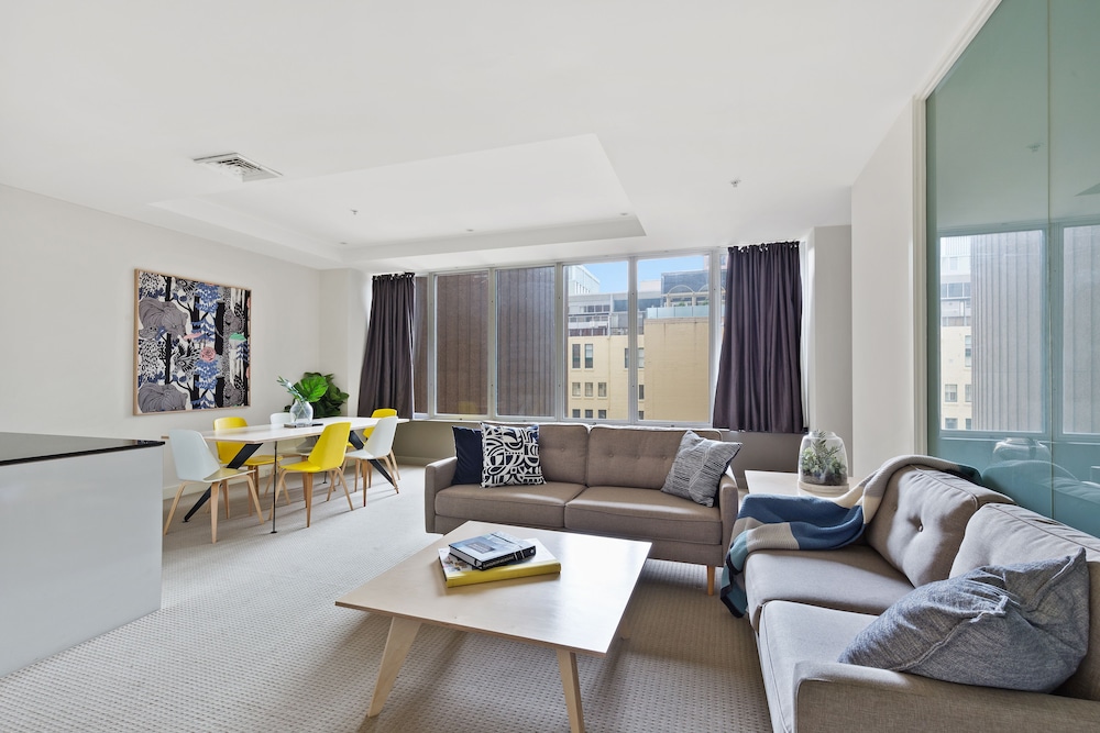 Izzy : 2 Bedroom 2 Bathroom Family Apartment