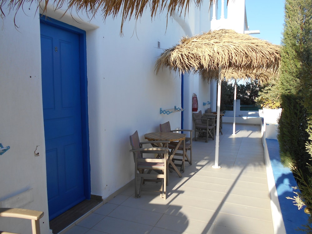 Superior Studio, 2 Queen Beds, Poolside