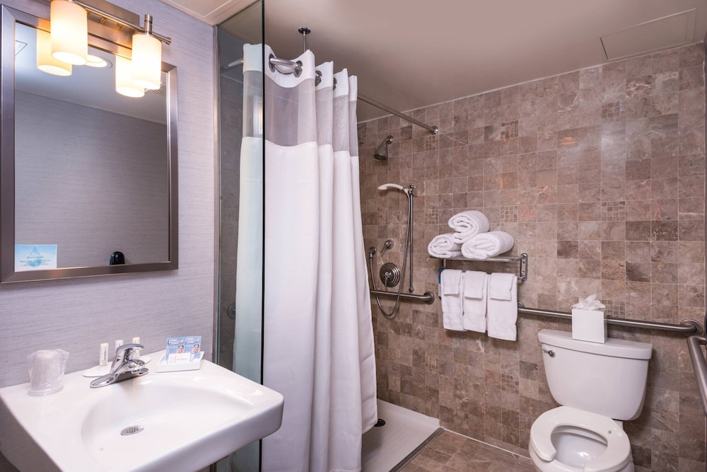Room, 1 King Bed (Mobility Accessible, Tub)