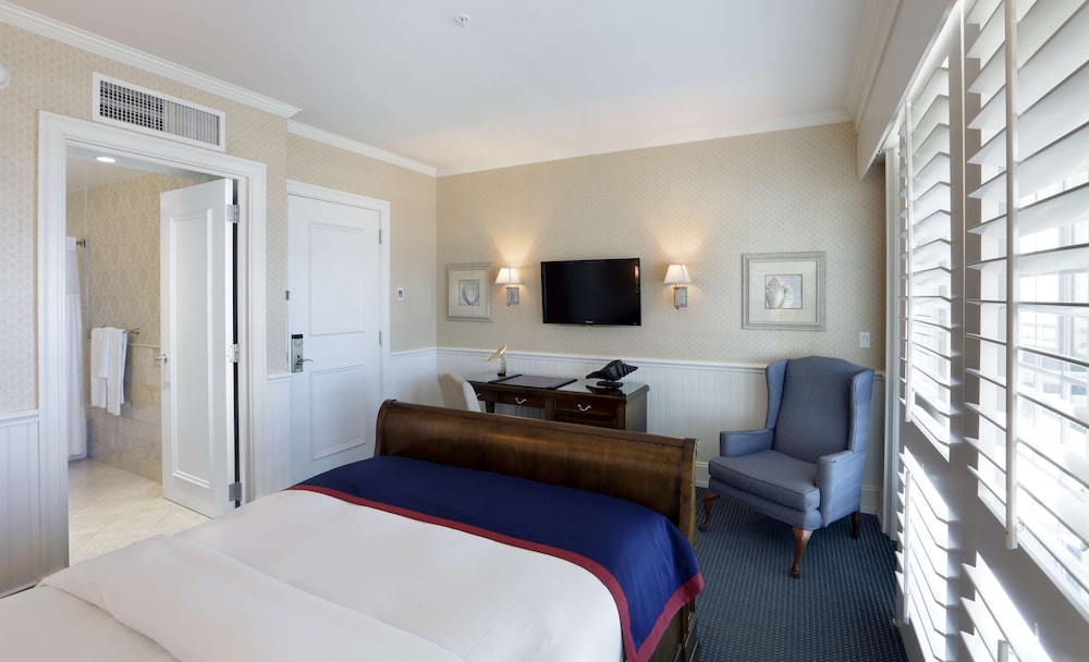 Room, 1 Queen Bed (Shoreline)