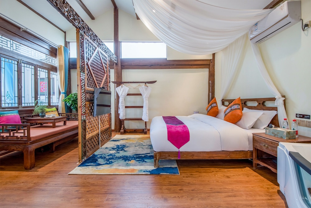 Deluxe Double Room (201)