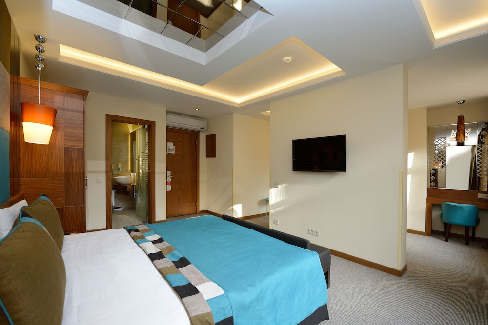 Suite, Corner thumbnail 5