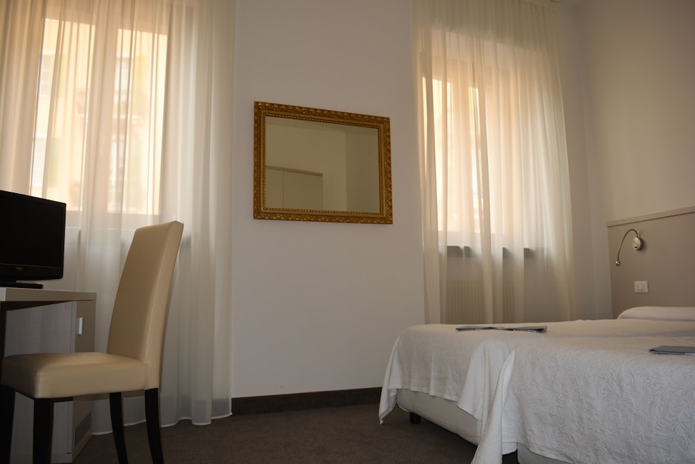 Classic Triple Room - Photo 2
