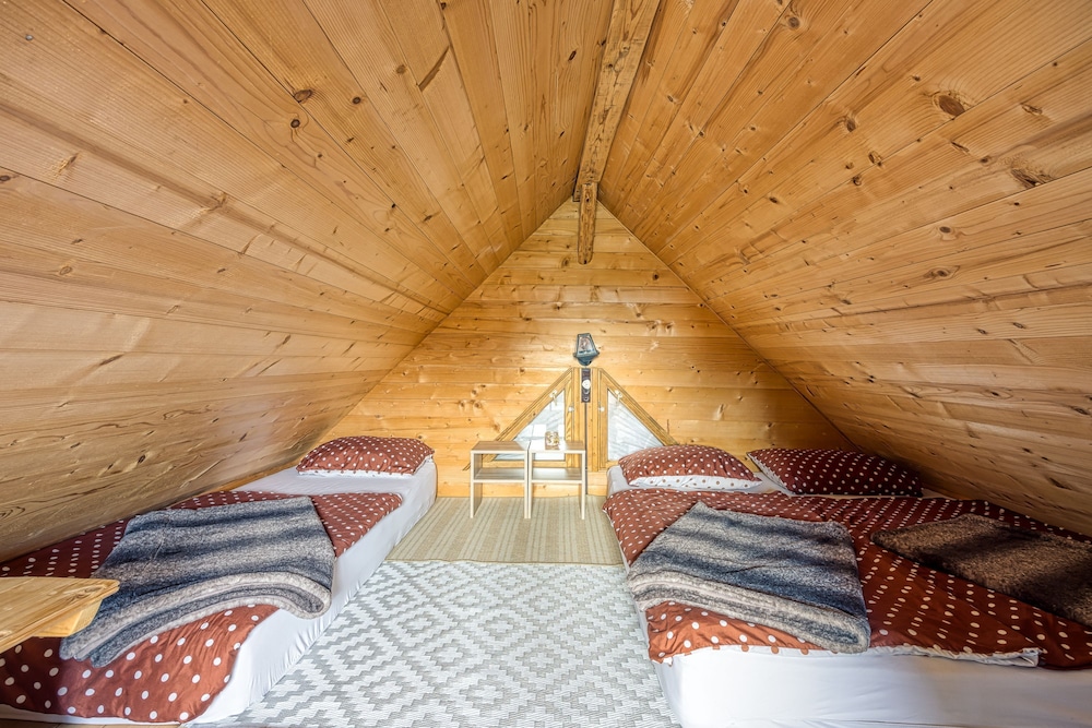 Family Chalet, Multiple Bedrooms (Sweet Dream Cottage) photo 1