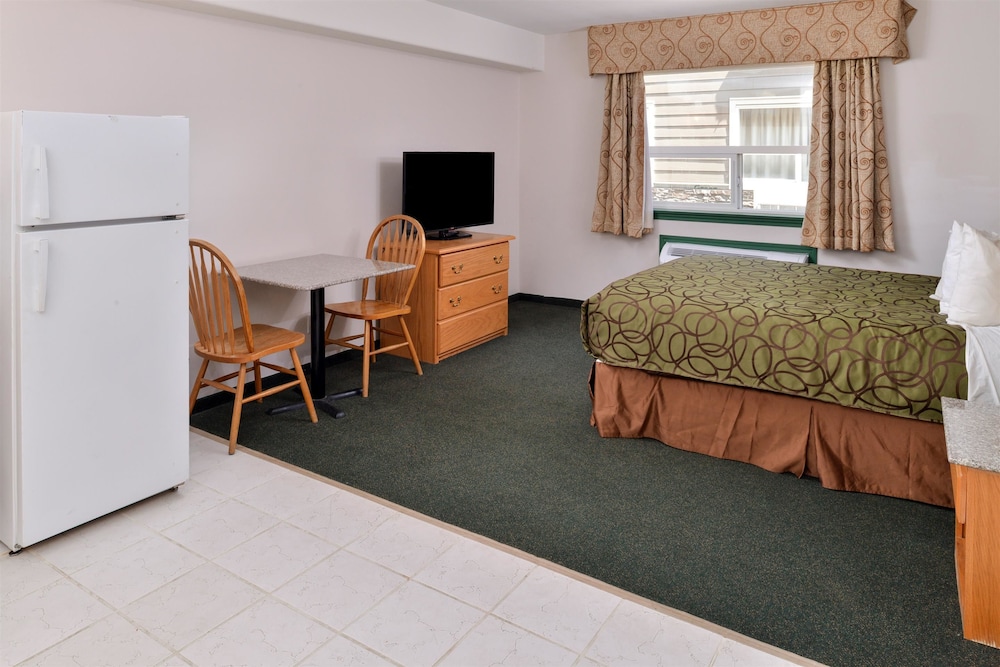 Room, 2 Queen Beds, Non Smoking, Kitchenette - Photo 1