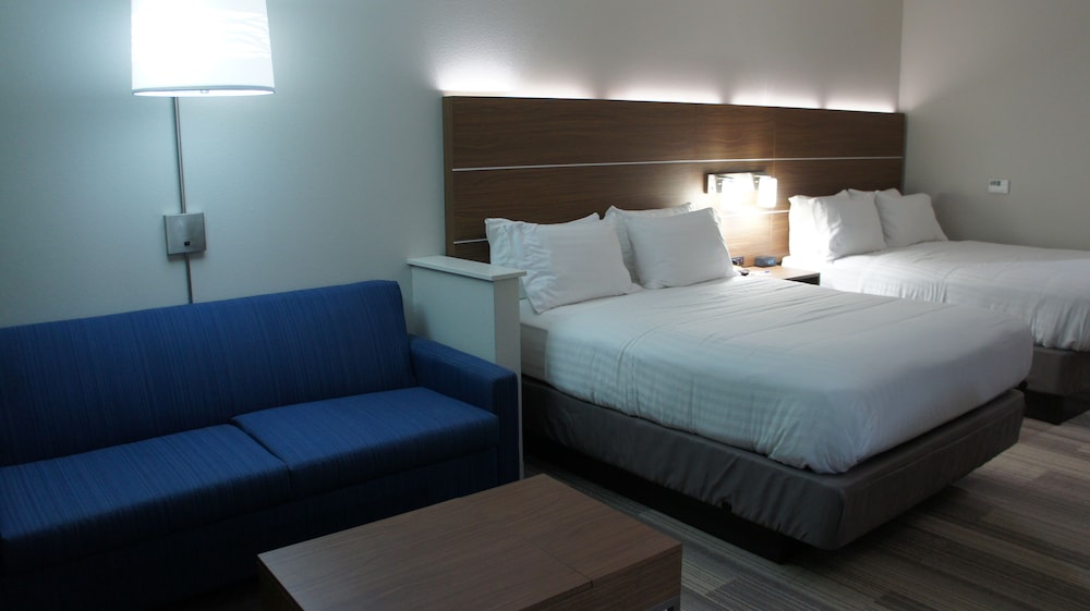 Suite, 2 Queen Beds photo 3
