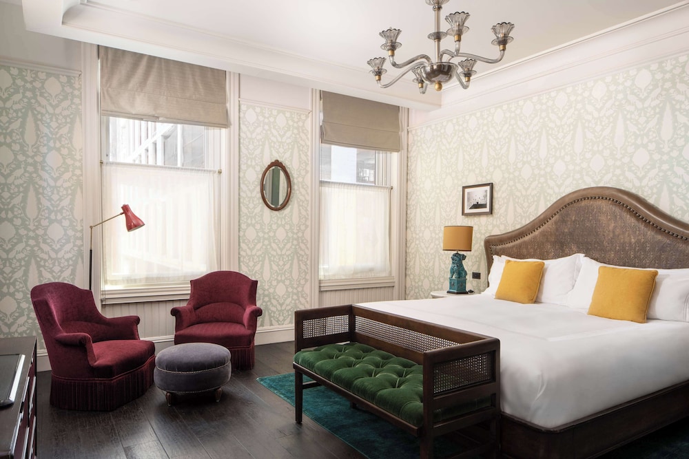 Suite, 1 King Bed (Thompson)