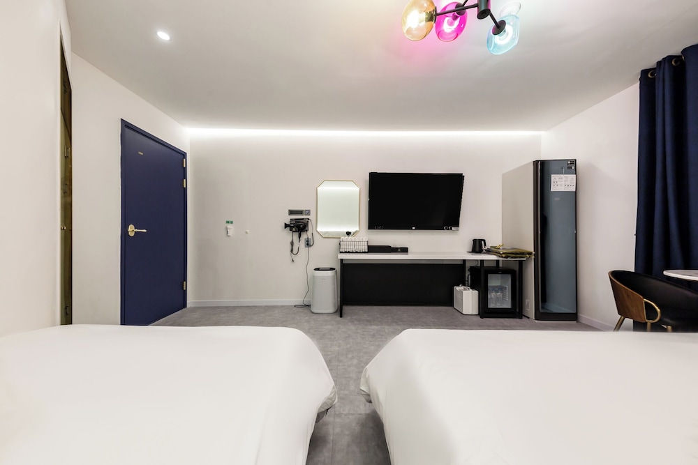 Deluxe Twin Room, City View photo 3