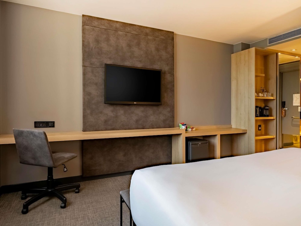 Luxury Room, 1 Queen Bed thumbnail 6