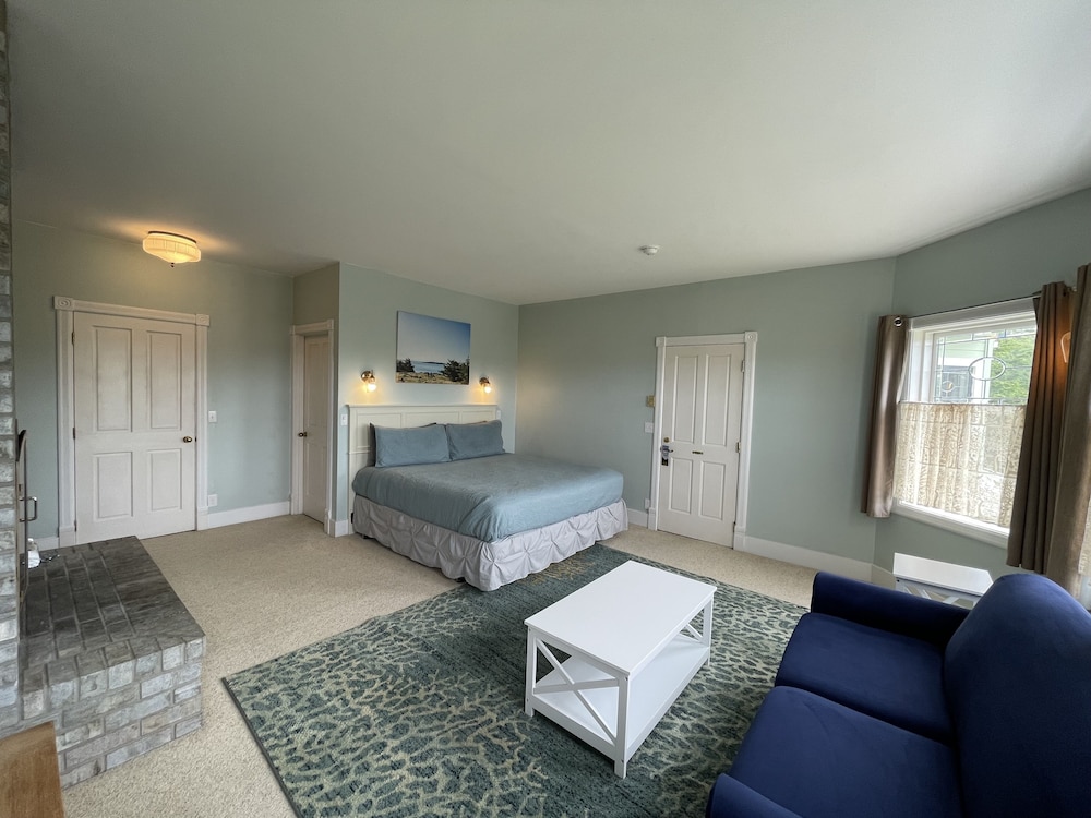 ROOM SIX photo 2