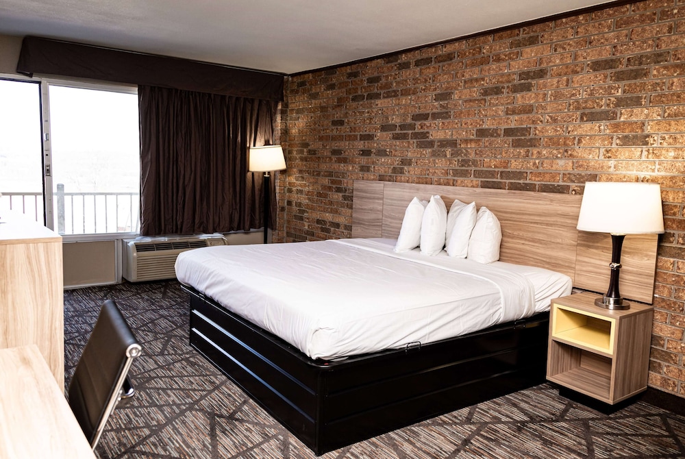 Room, 1 King Bed, Non Smoking - Photo 2
