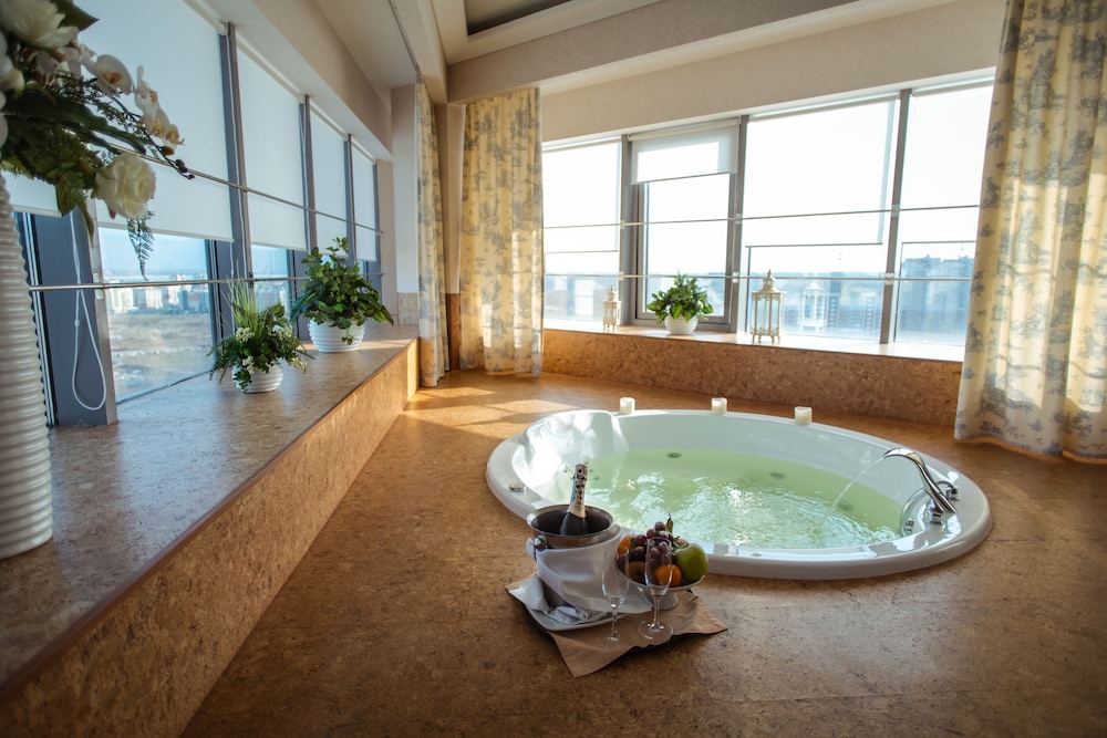 SPA Senior Suite photo 2