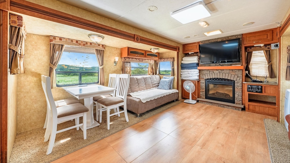 Basic Room, 1 Bedroom (VIP Caravan) - Photo 1