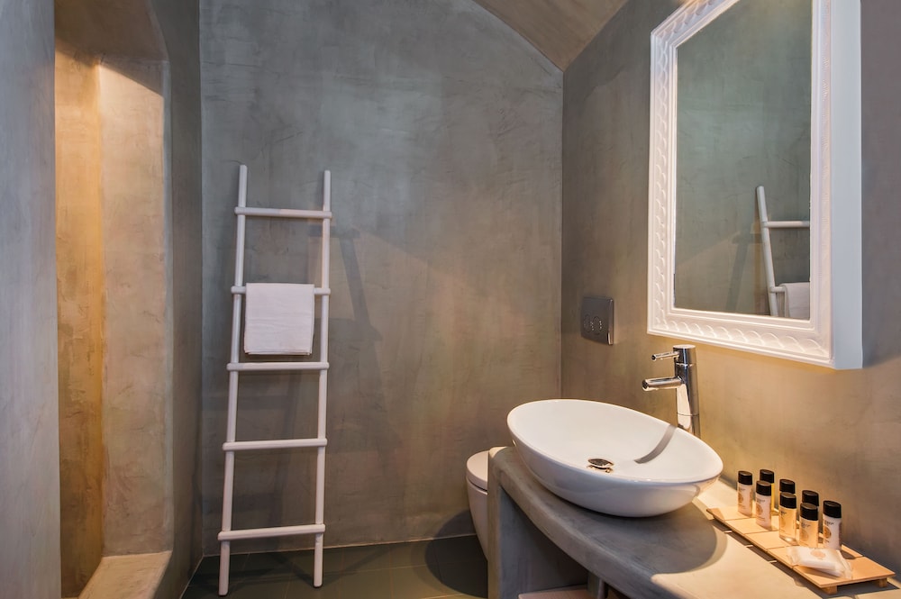 Junior Suite outdoor Tub (Caldera View) photo 2