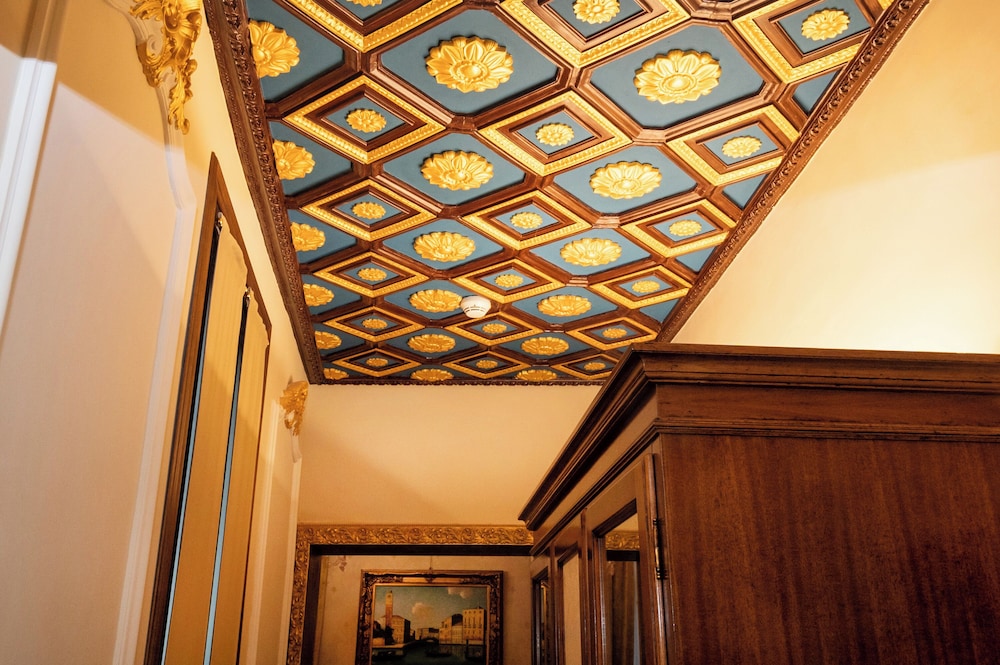 Junior Suite, 1 King Bed, Terrace photo 2