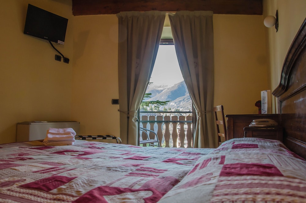 Double Room, Balcony, Mountain View photo 2