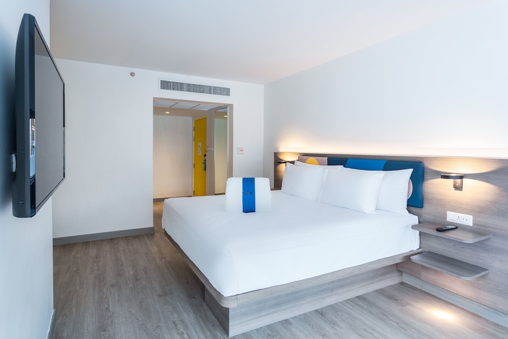 Room, 1 King Bed (COSI)