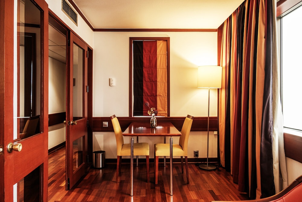 Suite, 1 Bedroom thumbnail 5