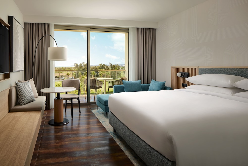 Deluxe Room, 1 King Bed, Sea View (Balcony) - Photo 3