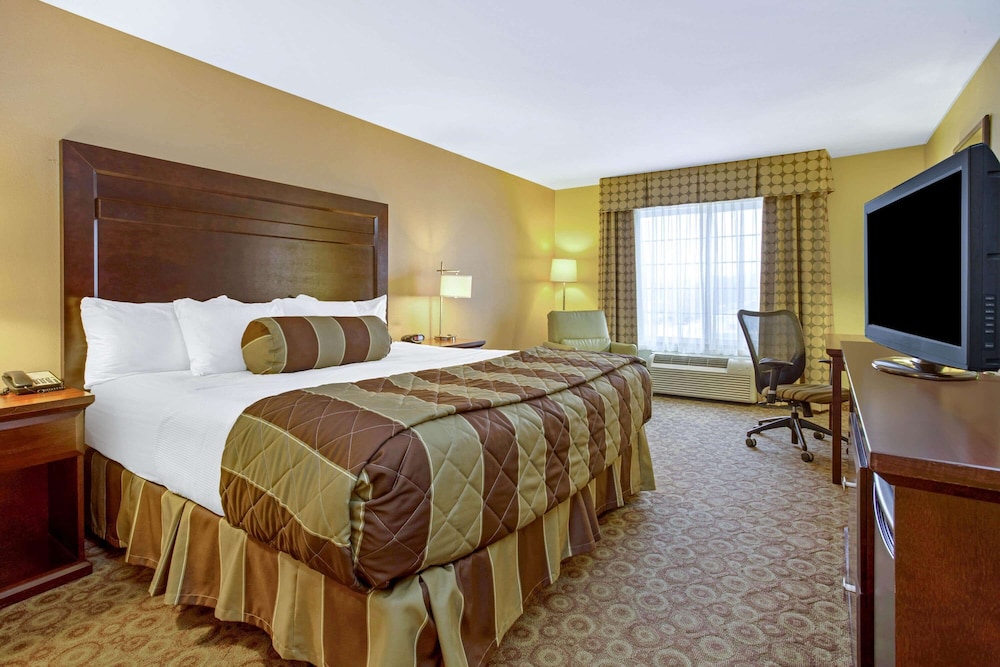 Room, 1 King Bed, Non Smoking - Photo 2