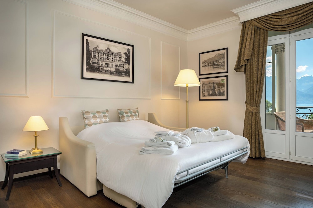 Junior Suite, 1 Queen Bed - Photo 2