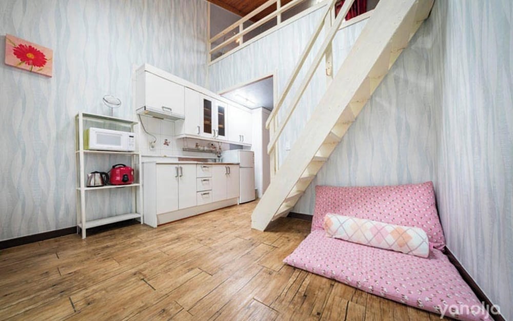 Room (Landscape)
