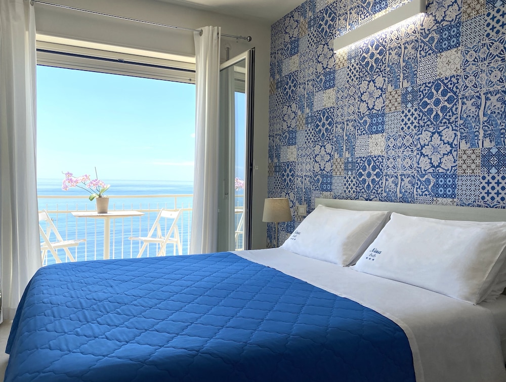 Habitación Triple con Vista al Mar