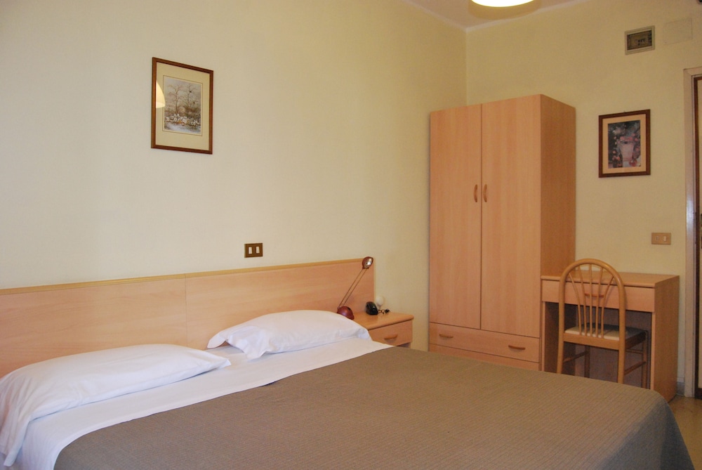 Economy Double Room photo 1
