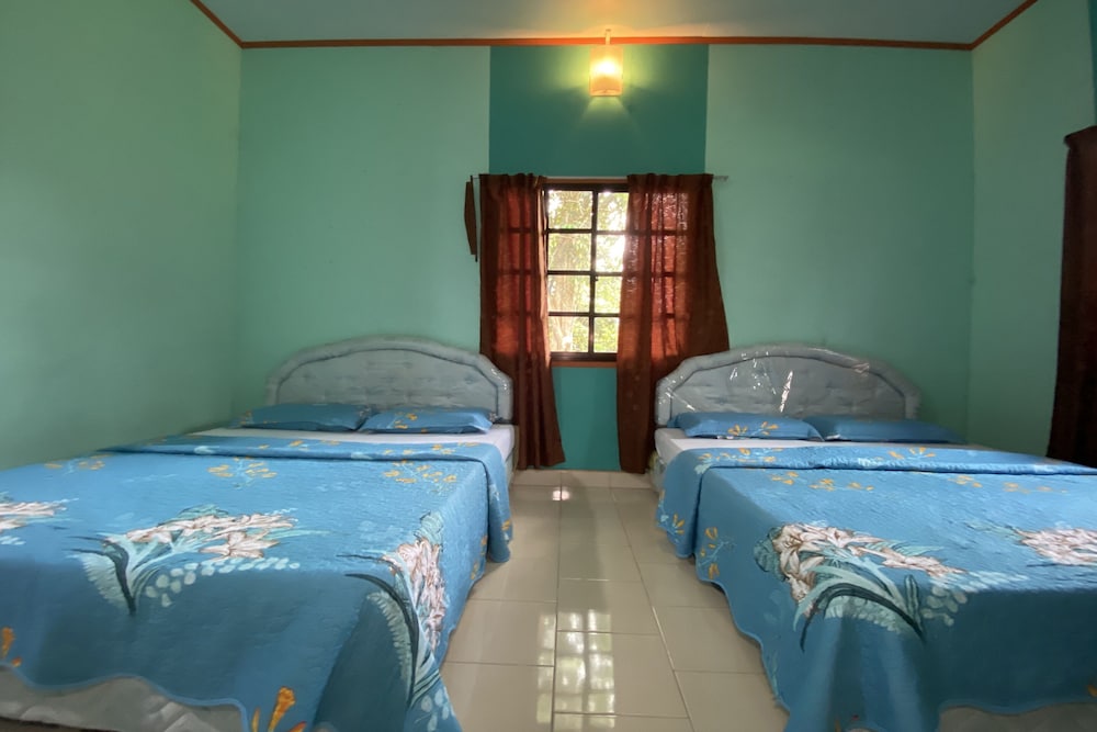 Family Room, Private Bathroom