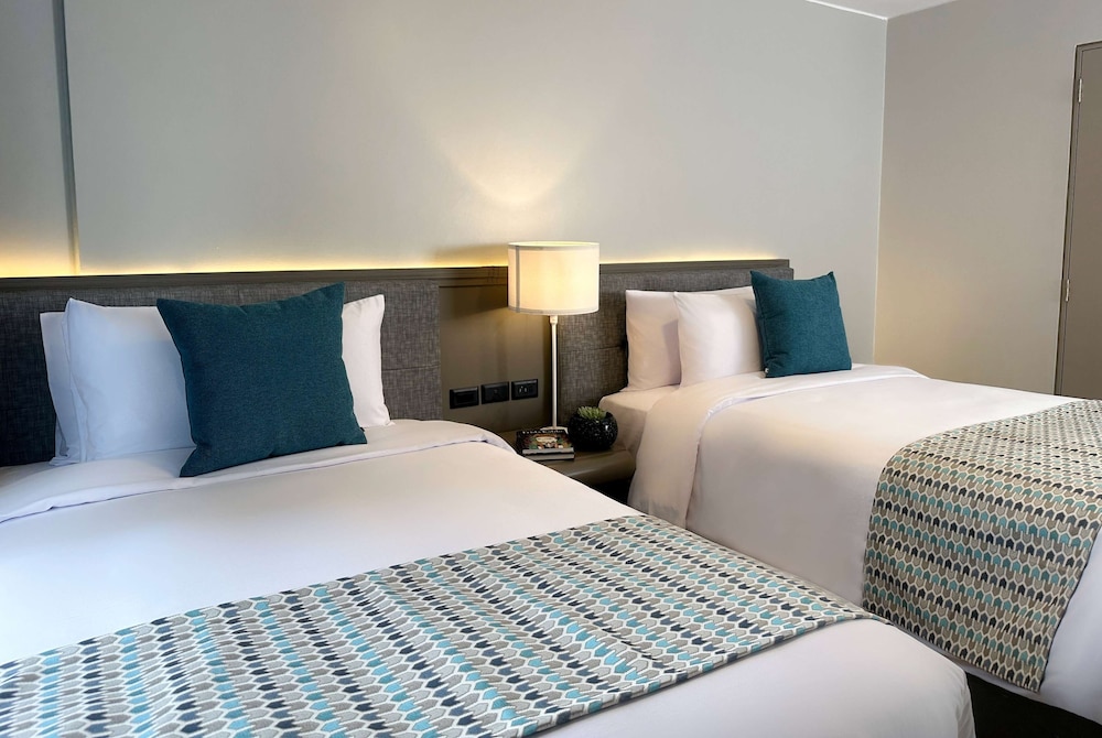 Business Room, Multiple Beds, Non Smoking - Photo 1
