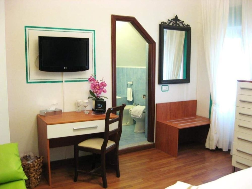 Economy Double Room photo 3