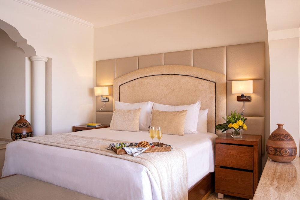 Suite Junior Swim Up con vista a la piscina del Club Excellence