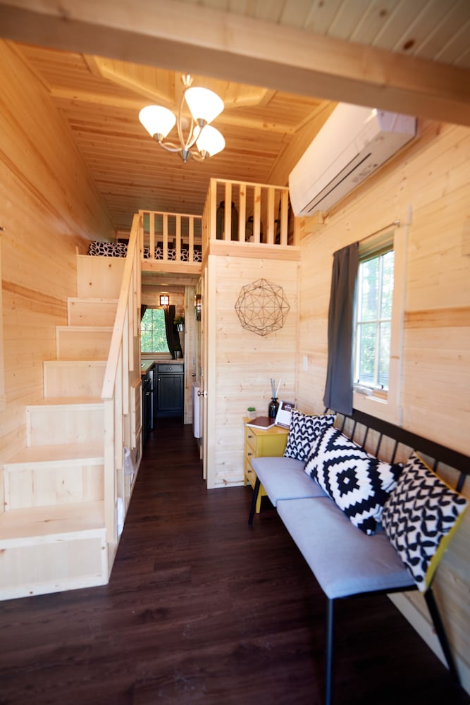 House, 1 Queen Bed, Kitchenette (Henry Tiny House) photo 1