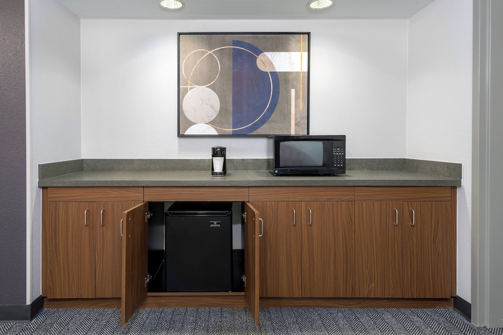 Suite, 1 King Bed with Sofa bed, Corner (Hearing Accessible) - Photo 4