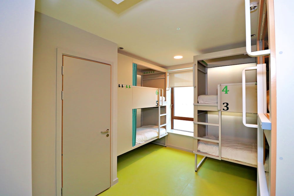 Bed in 4-6-bed Mixed Dormitory Room photo 2