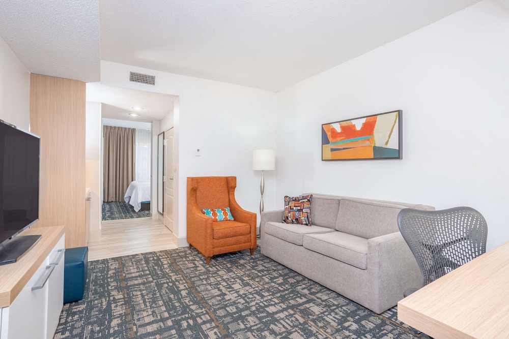 Suite, 1 Bedroom - Photo 3
