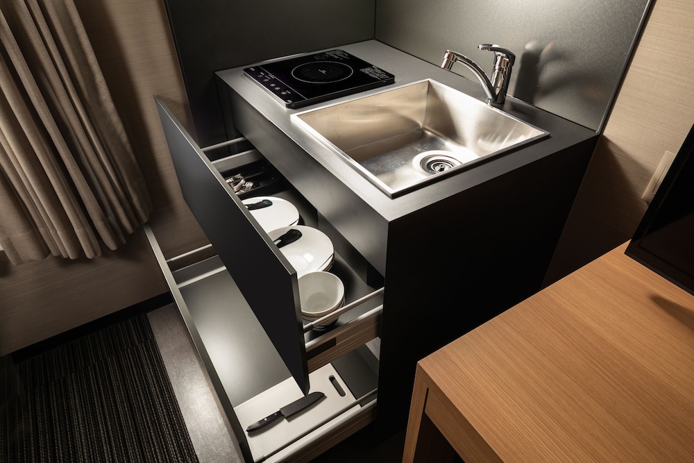 Japanese Western Style Room with Kitchenette - Photo 4