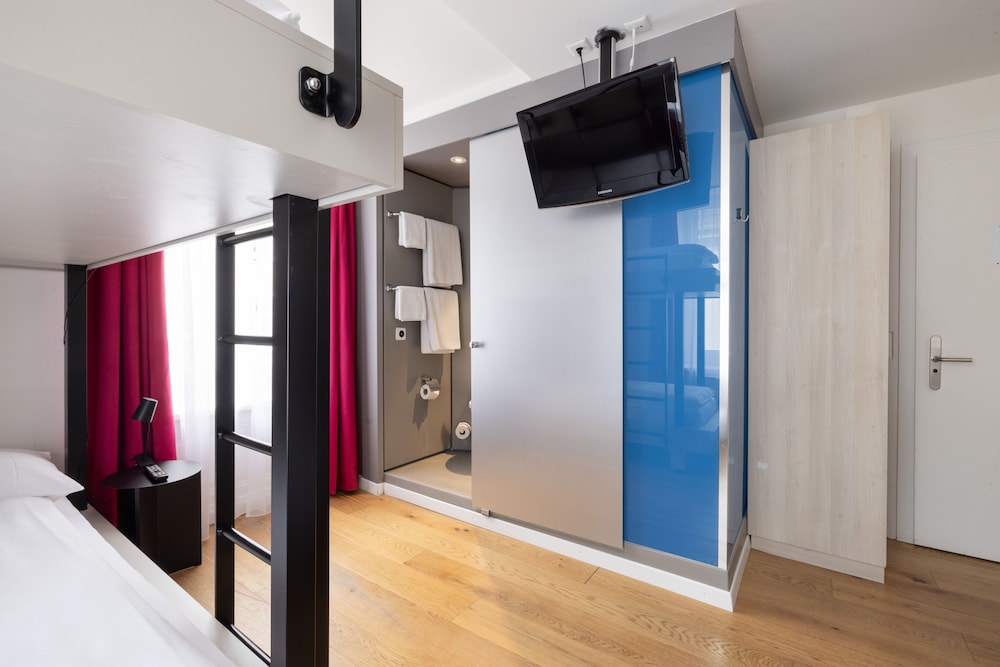 Economy Triple Room - Photo 5