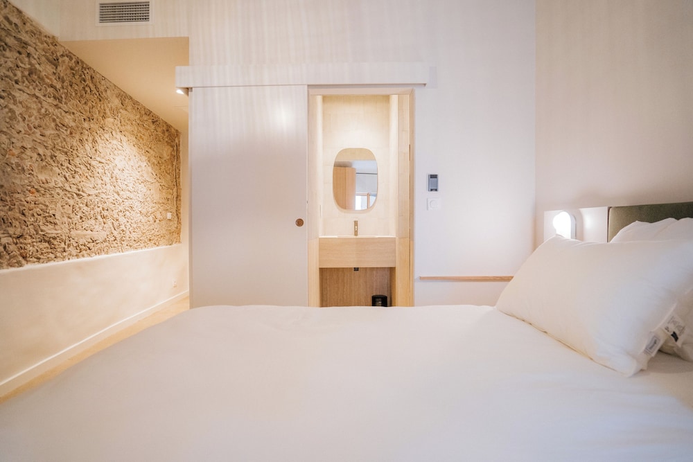 Chambre Confort Double ou avec lits jumeaux Chambre Confort Double ou avec lits jumeaux