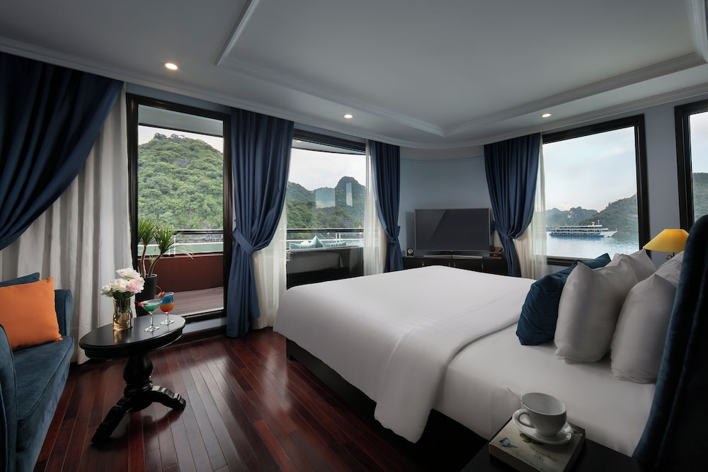Le Theatre Suite, Balcony, Bay View photo 1