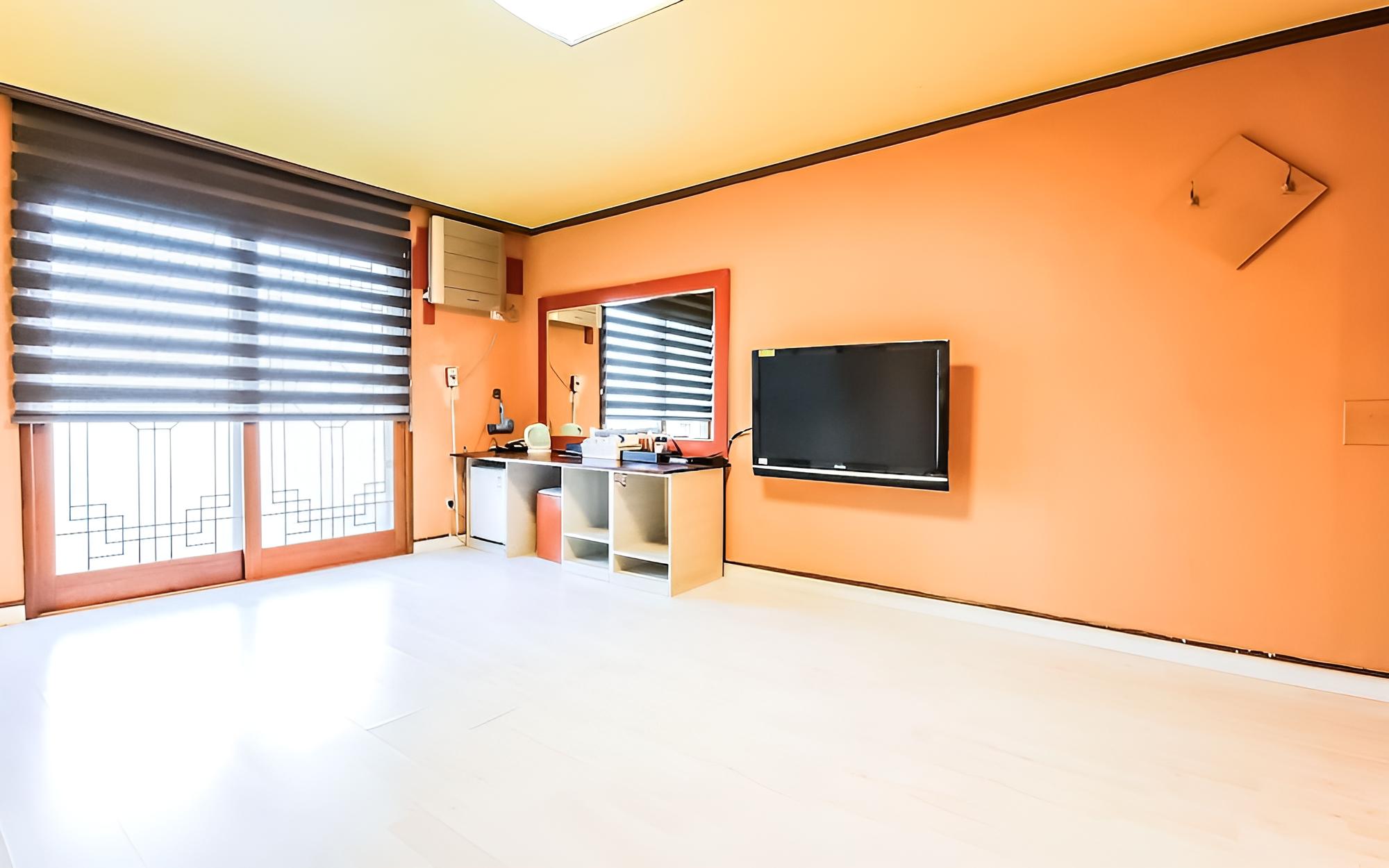 Room (Korean-style Ondol Room) photo 2