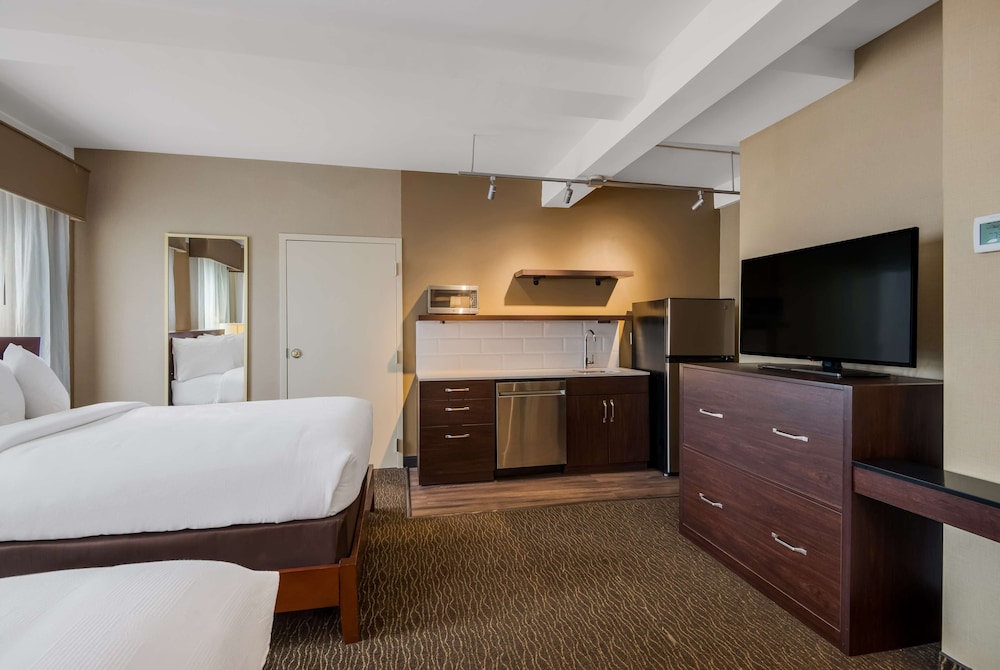 Standard Room, 1 Queen Bed, Non Smoking, Kitchenette - Photo 4