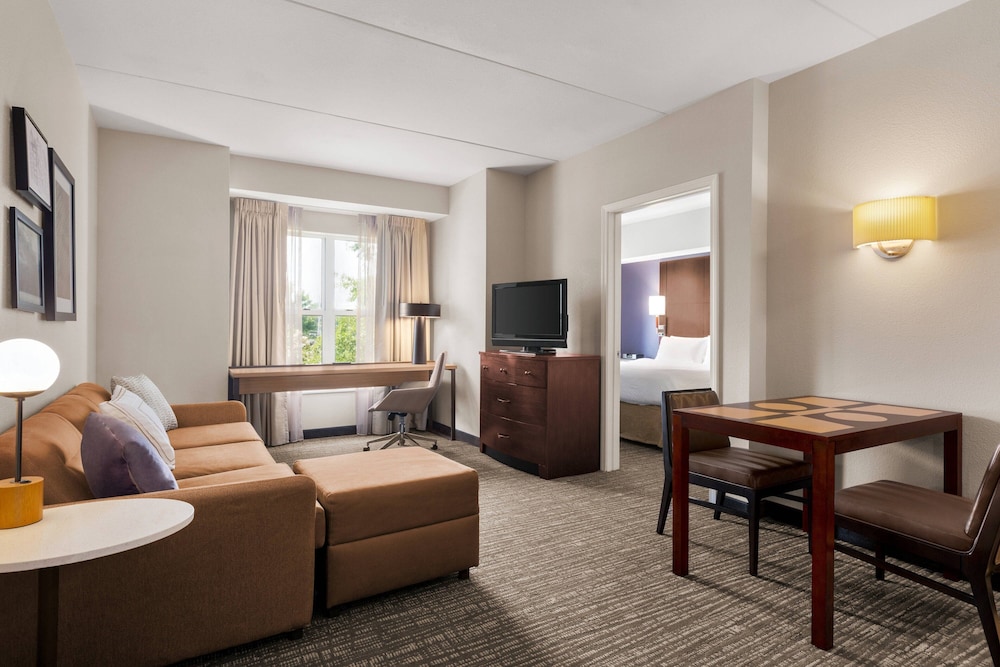 Suite, 1 Bedroom (Mobility/Hearing Access, Roll-In Shwr) - Photo 1
