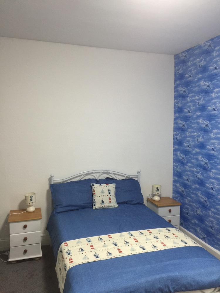 Room 6 - Double En-suite Hillview Room